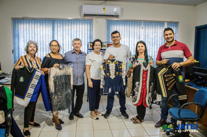 Prefeito Eraldo Jorge Leite Acompanhado Pela Primeira Dama Dona Neres