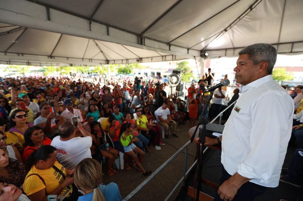 Governo da Bahia entrega equipamentos para reforçar desenvolvimento regional em Vitória da Conquista.