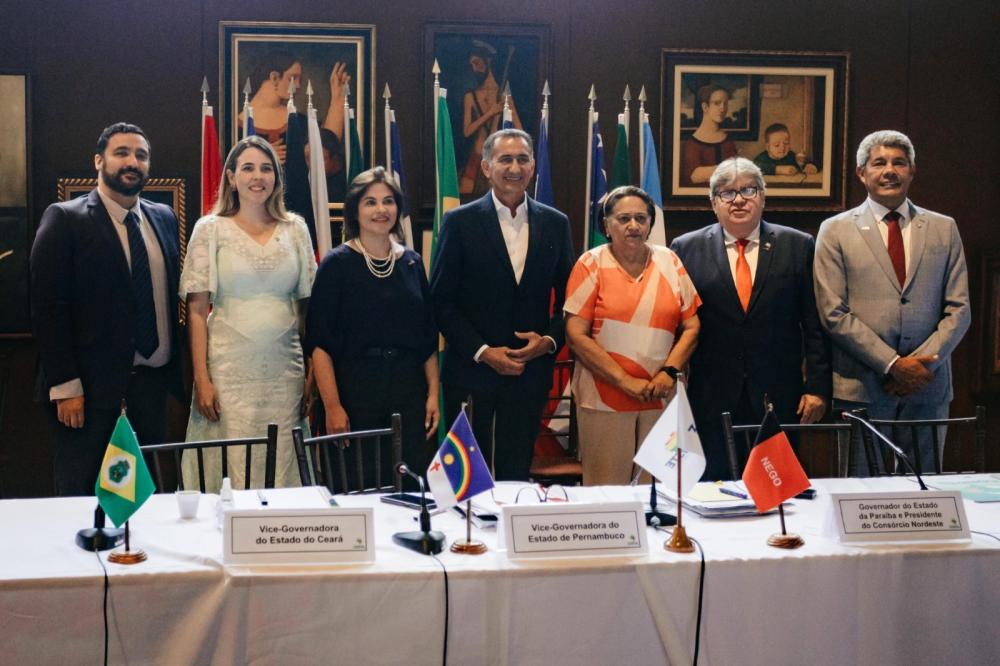 Em Recife, Jerônimo participa da assembleia geral do Consórcio Nordeste e trata de assuntos relacionados à estiagem com a Sudene.