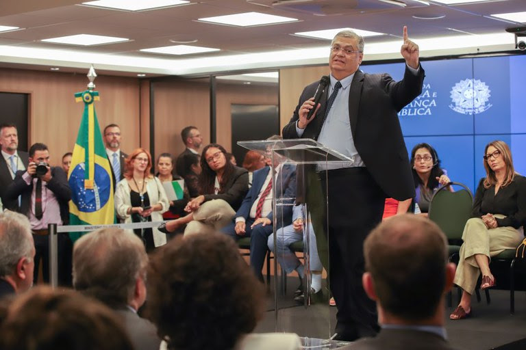 Política de Segurança Pública combate desigualdades, diz Flávio Dino durante anúncio de investimentos.