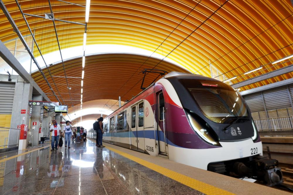 Com terminal de ônibus integrado, estação de metrô de Águas Claras amplia a mobilidade entre a capital e a RMS.