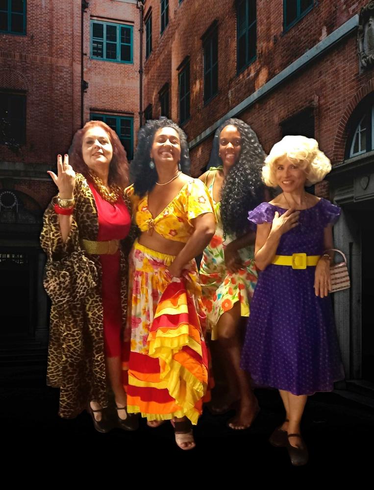 Musas de Jorge Amado ganham as ruas do Pelourinho em pleno verão.