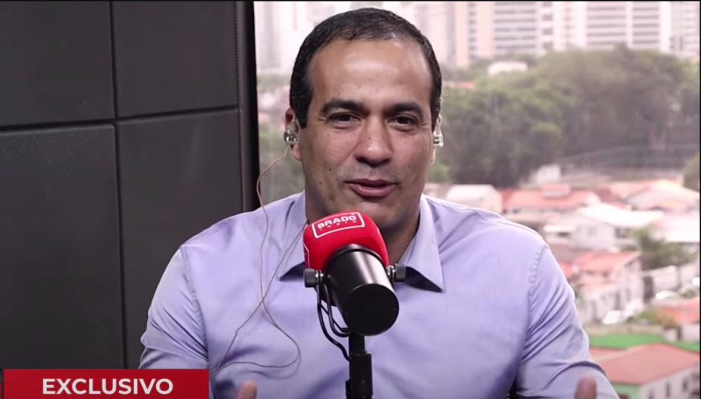 Bruno Reis larga na frente da corrida eleitoral, segundo pesquisa realizada em Salvador.