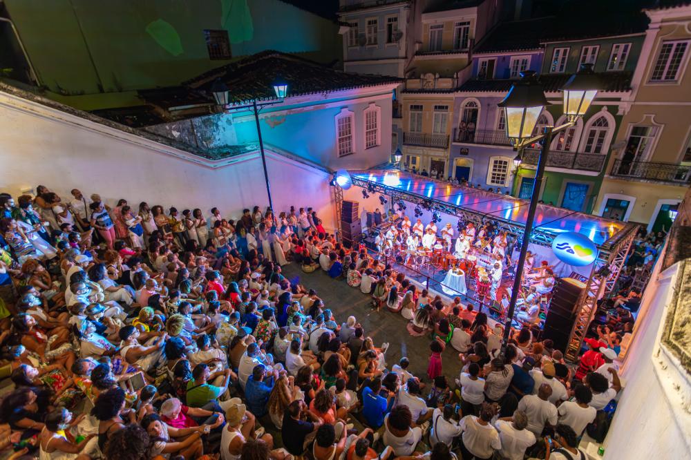 Orkestra Rumpilezz retoma apresentação gratuita na Escadaria do Passo.