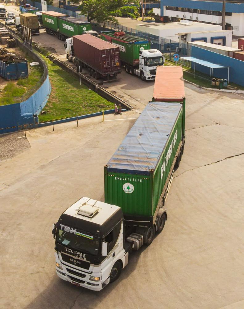 Contêineres com equipamentos da China chegam para sondagem da Ponte Salvador-Itaparica.