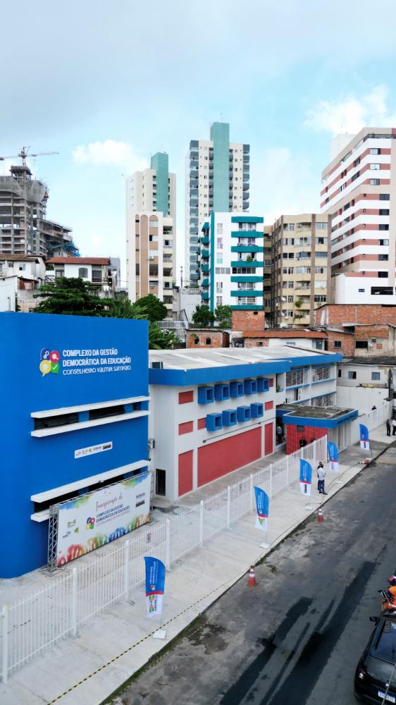 Complexo da Gestão Democrática da Educação é inaugurado em Salvador.