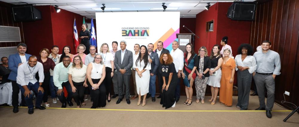 Governo da Bahia nomeia 657 educadores e amplia avanços na aprendizagem da rede estadual.
