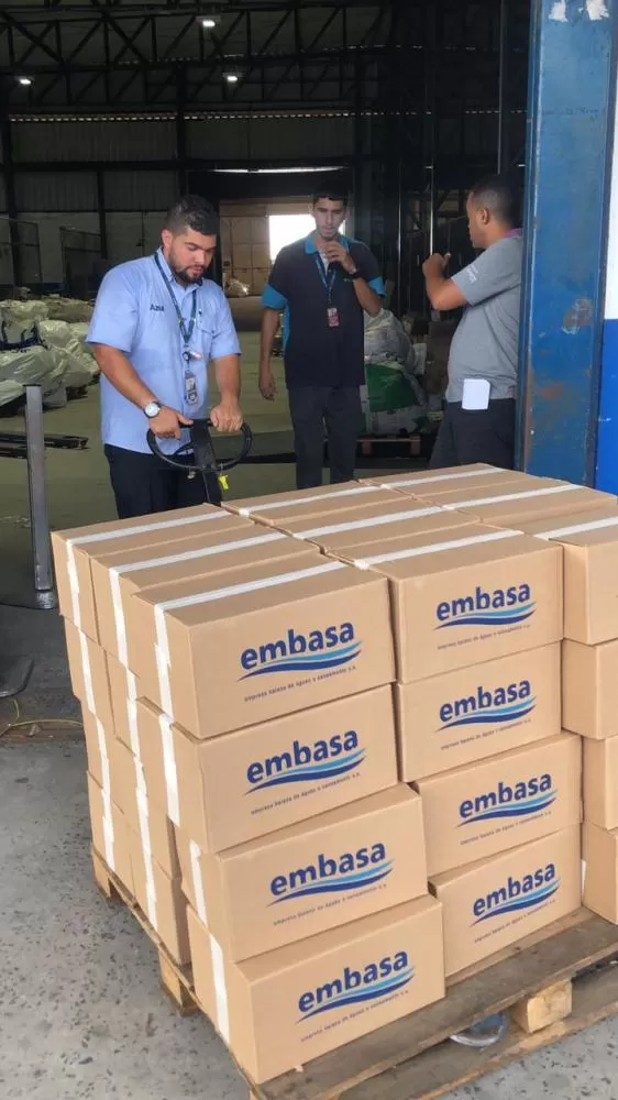 Embasa envia mais de 40 mil copos de água para vítimas das enchentes no Rio Grande do Sul.