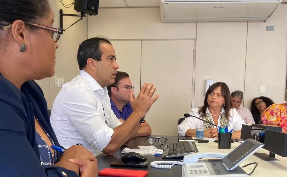 Em audiência com o prefeito de Salvador, Lídice, Alice e movimentos de mulheres apresentam demandas em defesa das vítimas de violência doméstica.