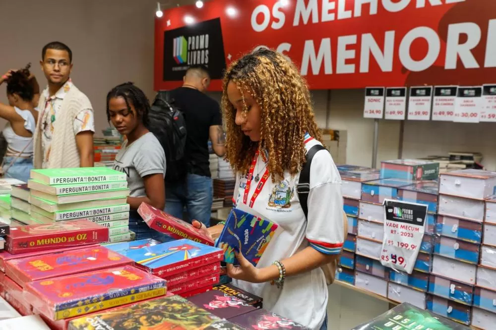 SEC oferta à rede estadual milhares de livros adquiridos na Bienal.
