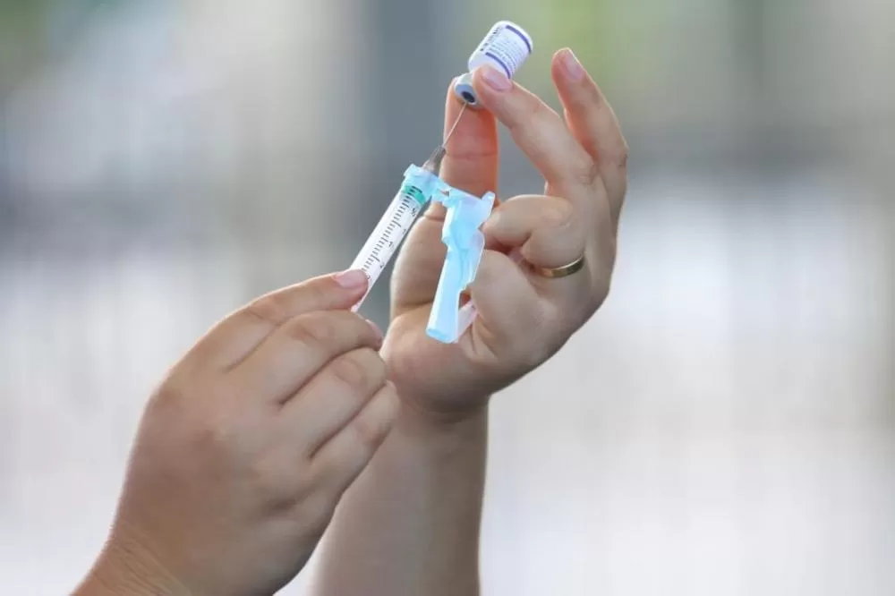 Bahia recebe remessa com 72 mil doses de vacina contra Covid-19.