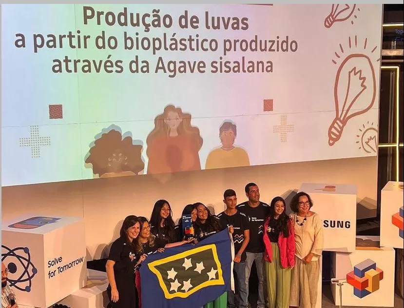 Estudantes da rede estadual apresentam projeto de luvas biodegradáveis na 76ª Reunião da SBPC.