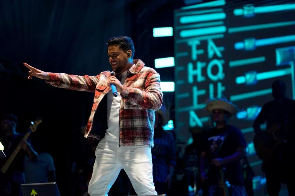 Noite de shows no Parque de Exposições encerra com apresentações de Lauana Prado , Zé Vaqueiro, Dorgival Dantas e Thiago Aquino.