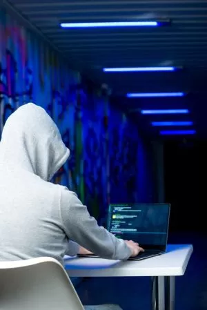 Ataques de hackers triplicam no Brasil.