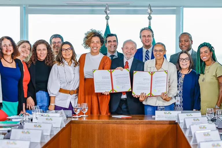 Presidente sanciona lei que amplia prazos para pais e mães acadêmicos.