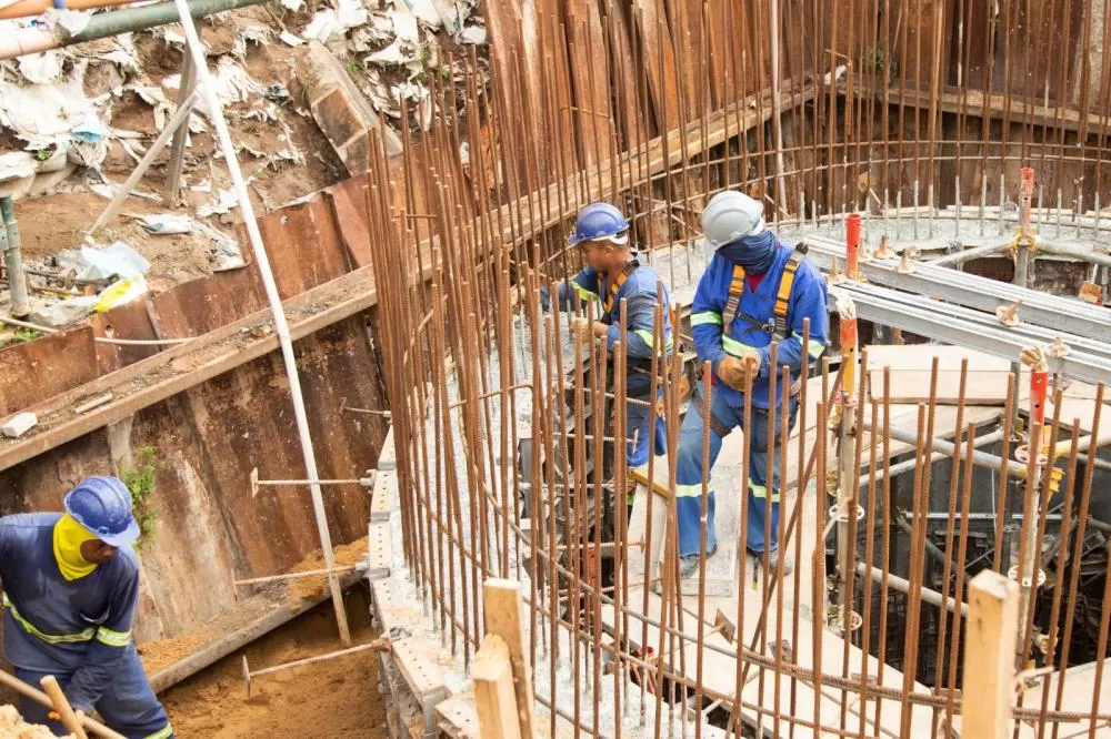 Obras de esgotamento sanitário em Lauro de Freitas chegam a fase final.