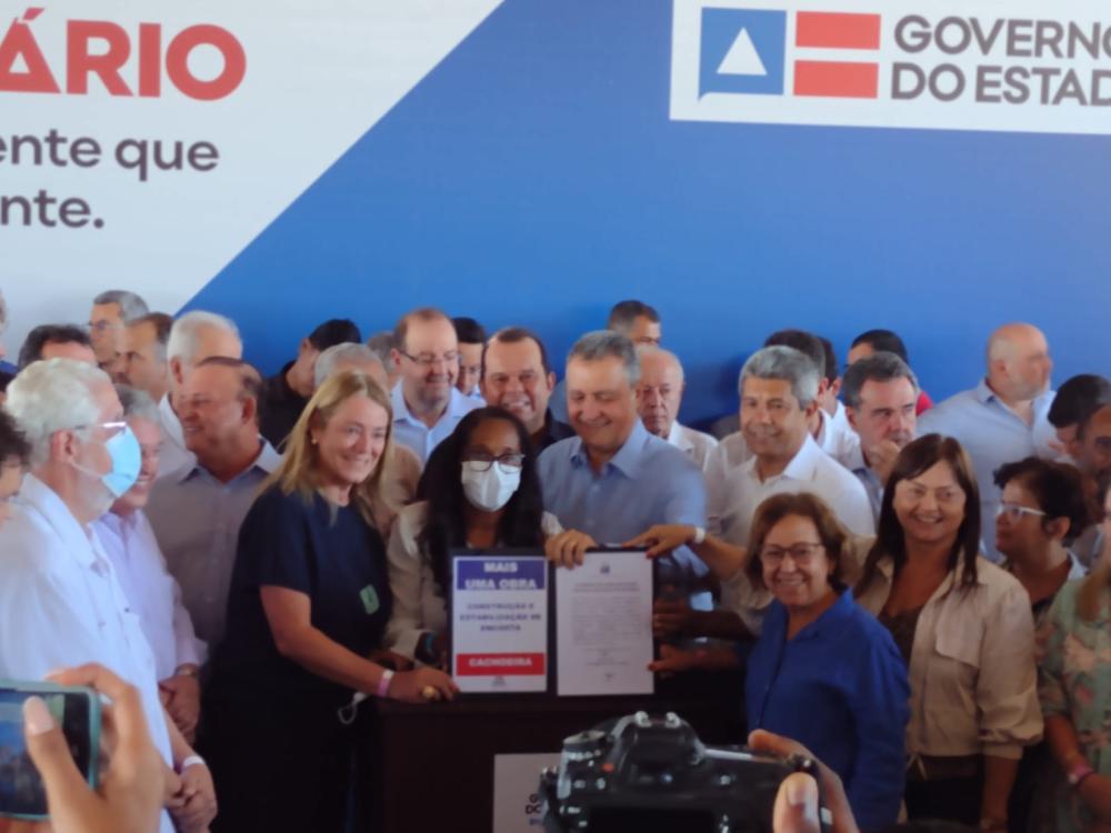 Parceria entre o Governo do Estado e Prefeitura viabiliza implantação de encostas em Cachoeira. 