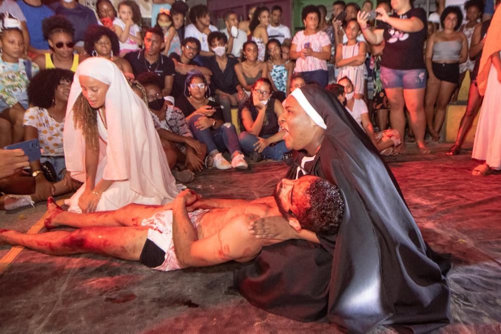 Encenação da Paixão de Cristo na Itinga manteve a tradição e encantou o público de Lauro de Freitas.