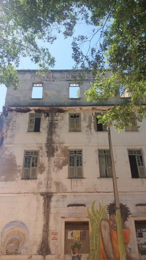 GRANDE, ENORMIDADE DE PESSOA HUMANA NOELICE ABRIU O VELHO CINE TEATRO DE CACHOEIRA COM A CANTORA APARECIDA. 