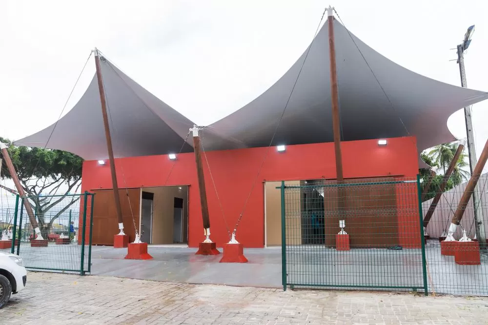 Moradores de Vida Nova comemoram entrega de camelódromo pela Prefeitura de Lauro de Freitas.