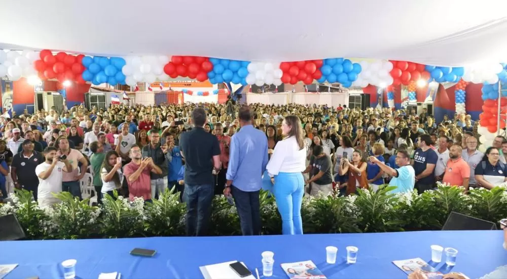 ACM Neto participa de lançamento de Plano de Governo de Genival em Santo Antônio de Jesus.