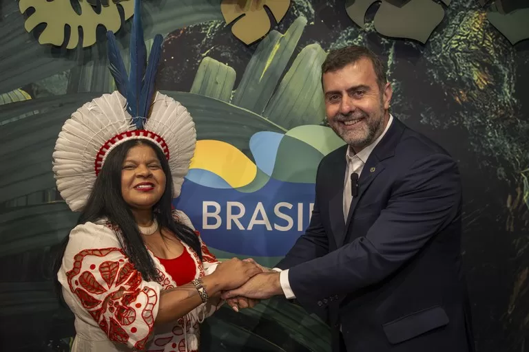 Embratur inaugura galeria em Nova York que promove imersão sensorial na Amazônia.