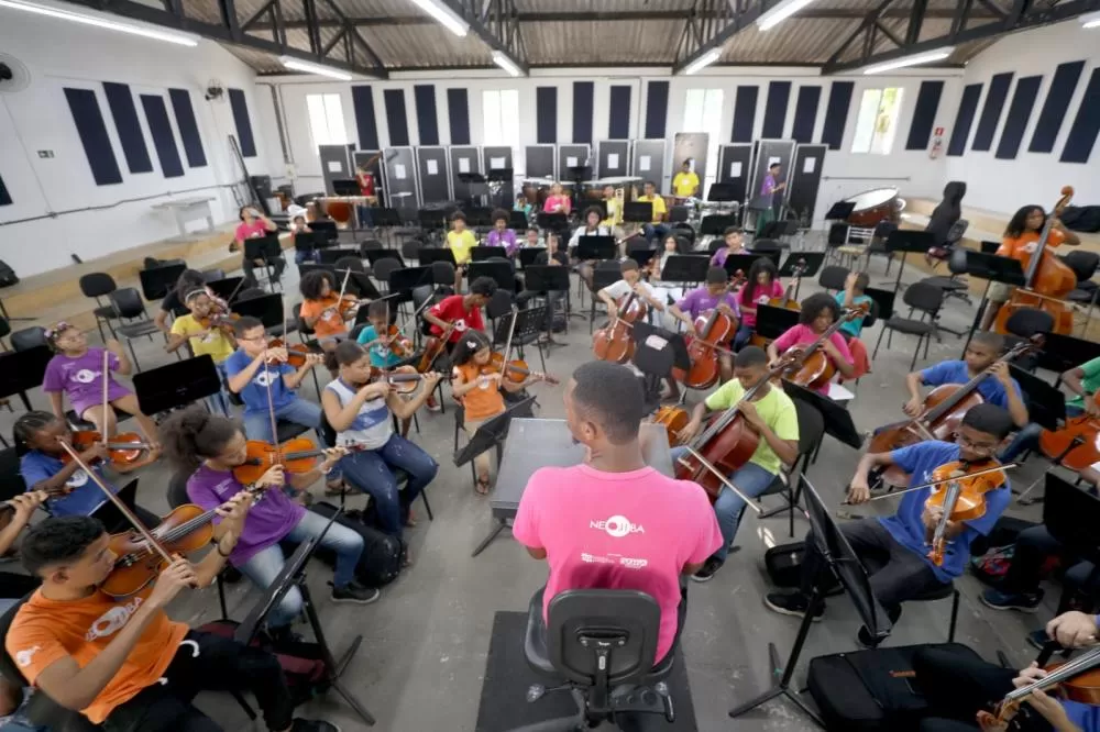 Neojiba e Projeto Axé promovem transformação social na vida de crianças e adolescentes baianos.