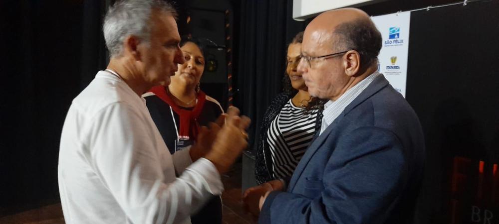 O Diretor Presidente da Companhia de Gás da Bahia (Bahiagás) - Luiz Gavazza, prestigia o evento, ao lado da esposa Luciana Embilina. 