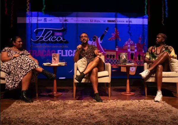 ”Adaptar é trair por amor”, afirma Raphael Montes em discussão sobre história de livros para filmes e séries na FLICA.