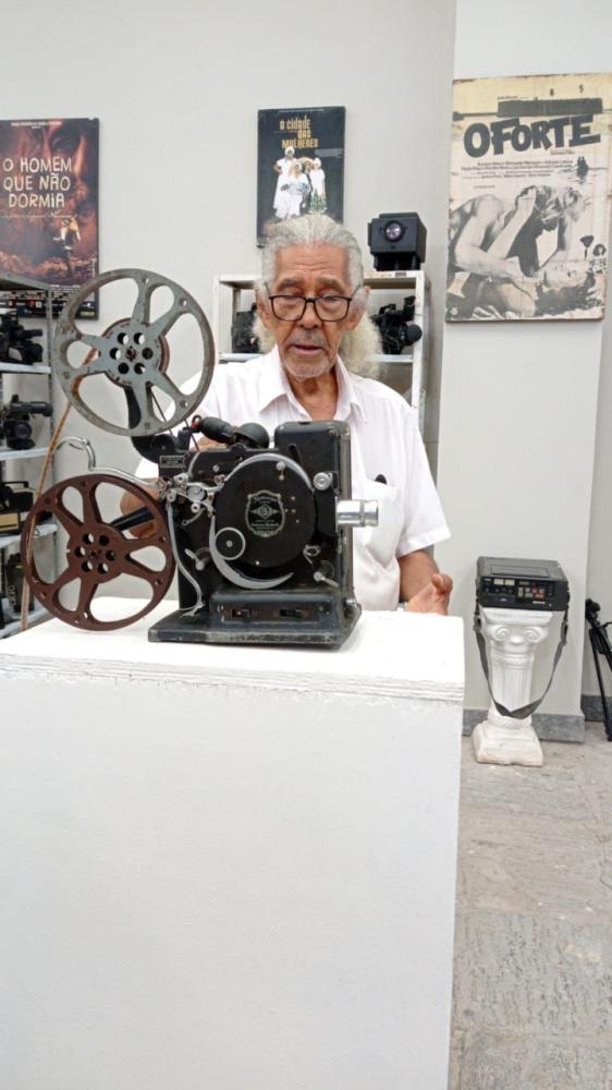 O carismático Roque Araújo, considerado uma lenda do cinema baiano, é homenageado no FinisTerra. 