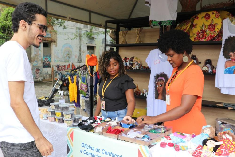 A Feira de Artesanato da Bahia também marca presença no Festival Internacional de Cinema. 