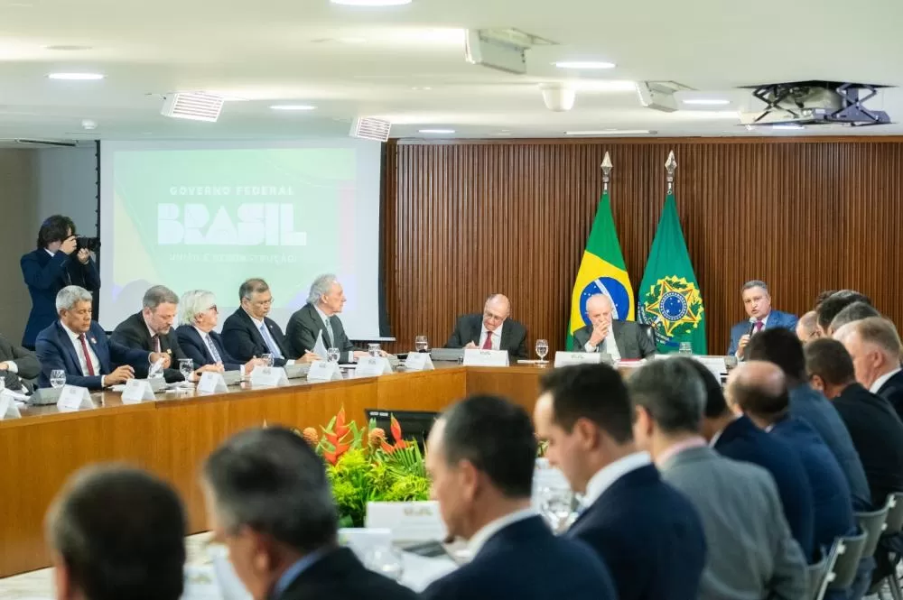 Jerônimo defende “agenda ampla de Segurança Pública” e soma de esforços com o Governo Federal em reunião com Lula.