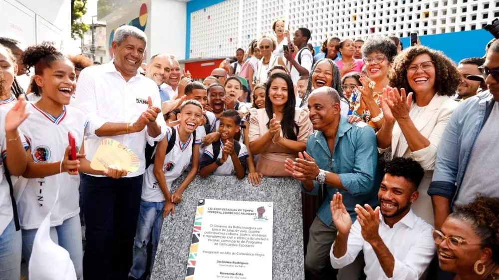 Jerônimo regulamenta lei de salvaguarda da capoeira e dá início à programação do Novembro Negro na Bahia.