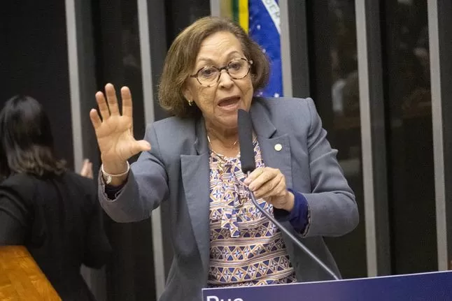 “Vai ser bom para o trabalhador e para o empregador”, diz Lídice da Mata ao defender fim da escala 6x1