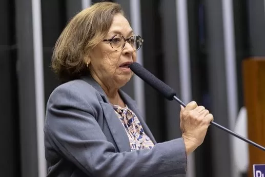  “Saímos de um presidente que comia pizza numa mesa suja para um reconhecido pelos líderes internacionais”