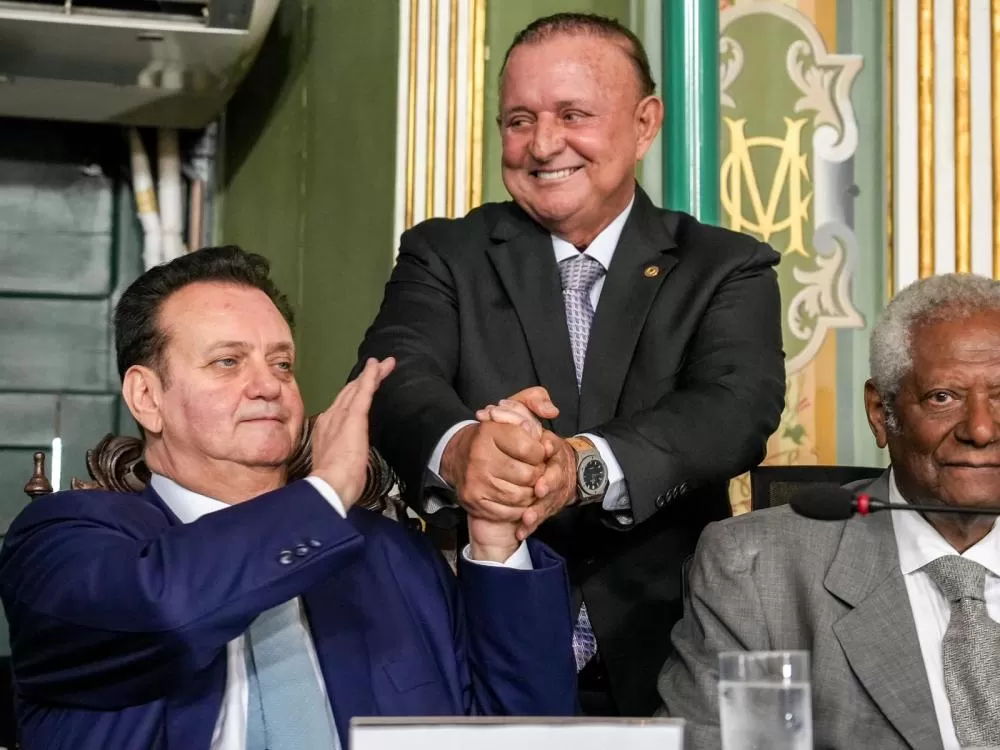 Adolfo Menezes participa de homenagem a Kassab na Câmara de Salvador.