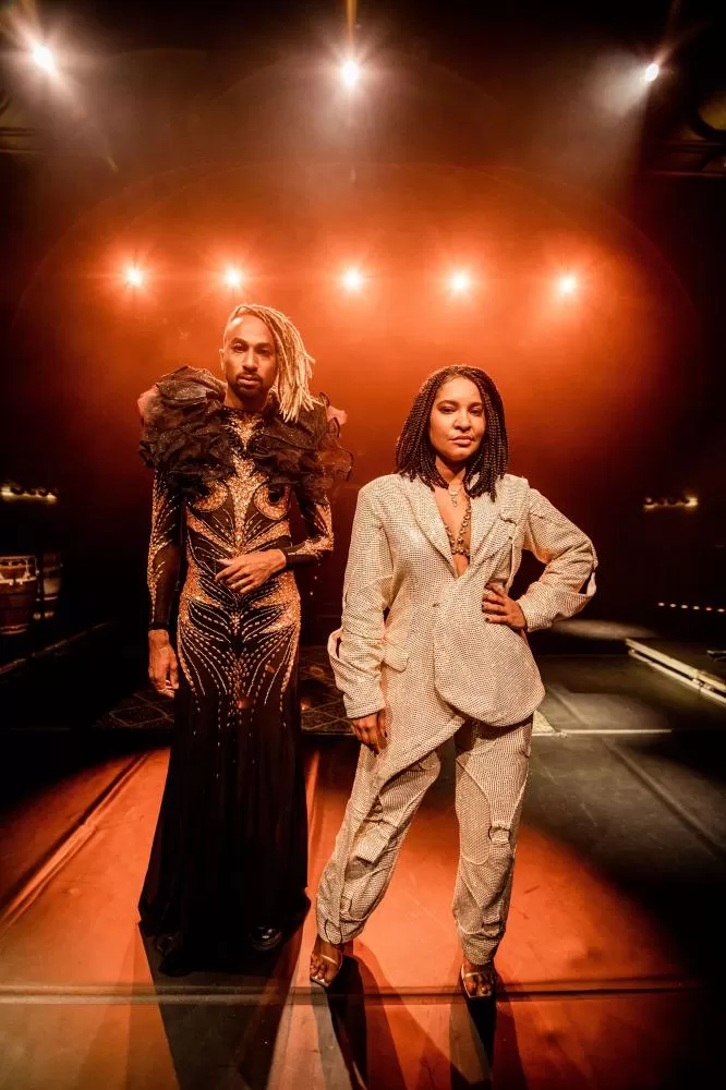 CAIXA Cultural Salvador recebe tributo a Elza Soares por Larissa Luz e Caio Prado.