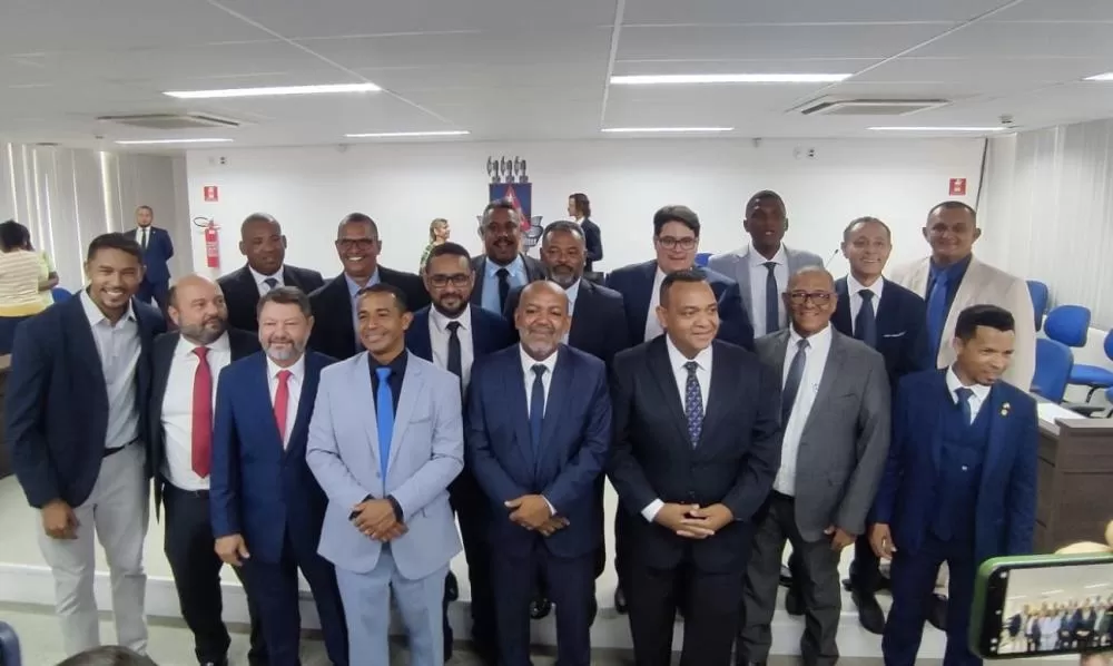Vereadores eleitos em Camaçari são diplomados pela Justiça Eleitoral.