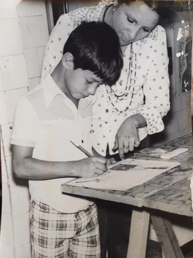 Dicionário Manuel Querino de Arte na Bahia, registrar e divulga por meio de verbetes a biografia da Professora e Artista plástica, Noelice Costa Pinto. 