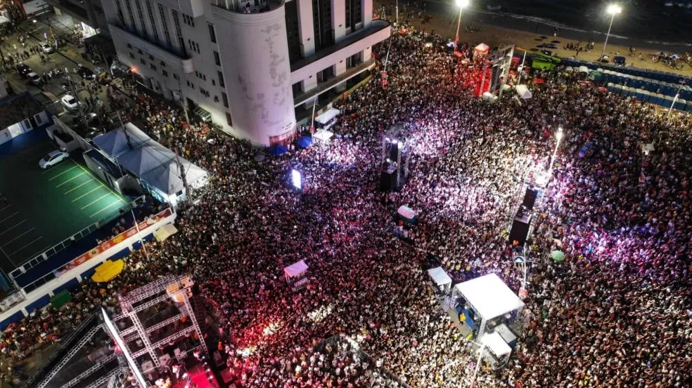Com patrocínio do Governo do Estado, Daniela Mercury leva 25º Pôr do Som ao Farol da Barra.