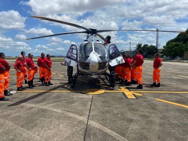 Bombeiros Militares participam de instrução com helicóptero da Ciopaer em Fortaleza