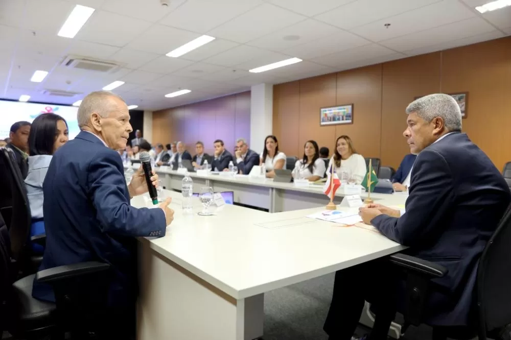 Governador se reúne com novo prefeito de Valença para discutir situação municipal.