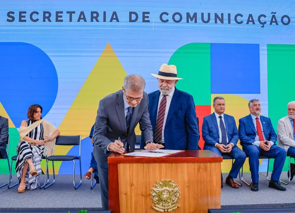 Na posse de Sidônio Palmeira, Adolfo Menezes diz que sua missão na ALBA é “pela paz, de conciliar e de unir”.