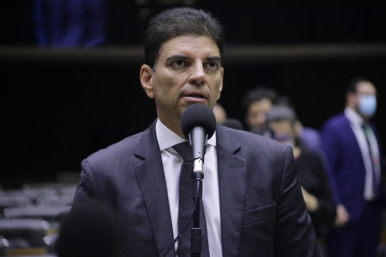 Congresso aprova transferência a estados e municípios de R$ 7,7 bilhões de leilões da Petrobras