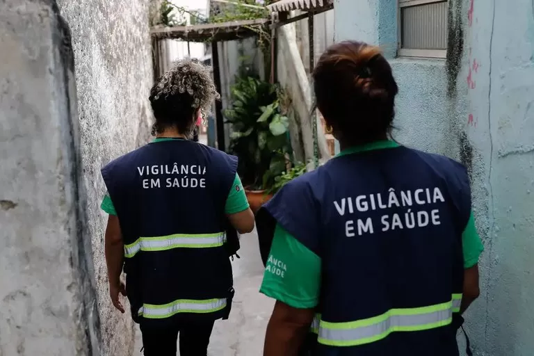 Campanha sobre sintomas da dengue é reforçada e 6,5 milhões de testes rápidos e inéditos serão distribuídos nacionalmente.