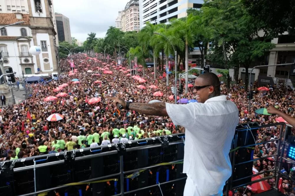 Léo Santana comando o Bloco da Gold “Vem com o Gigante” no Pré Carnaval do Rio de Janeiro.