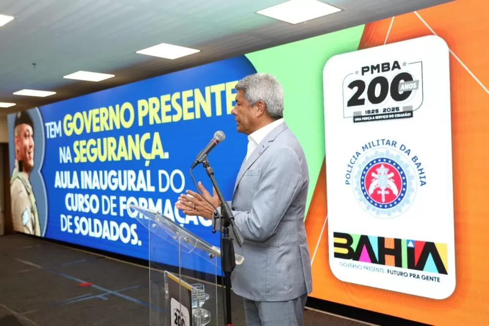 Jerônimo Rodrigues participa de aula inaugural de soldados da PM em Salvador.