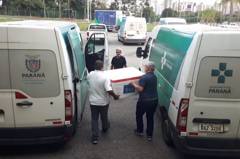 Saúde reabastece regionais com mais 437 mil vacinas contra gripe e Covid-19