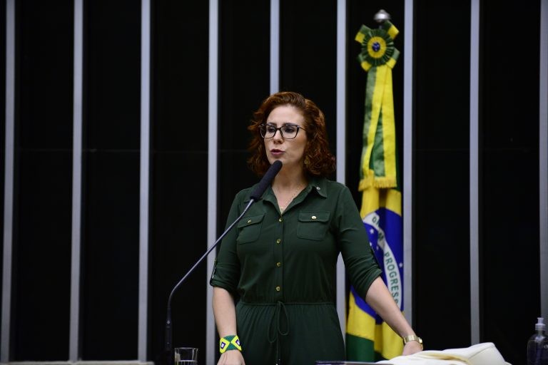 Projeto cria incentivos para ensino de cirurgia robótica em universidades