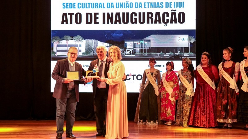 Governador inaugura sede cultural da União das Etnias de Ijuí (Ueti)